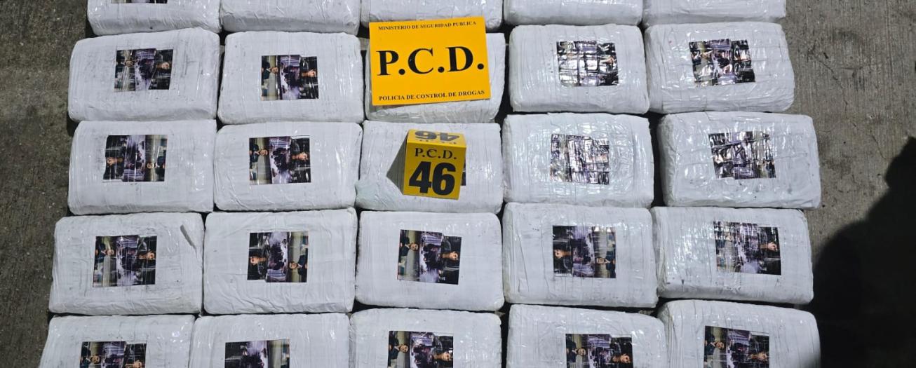 Casi dos toneladas de marihuana traían en embarcación detenida por Guardacostas